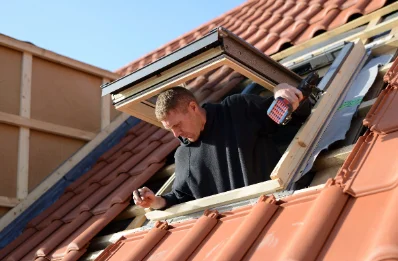 Pose de fenêtres de toit Velux à Roquebrun